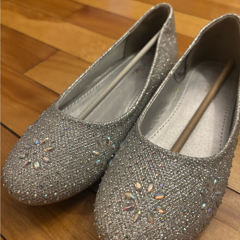 Dream Pairs Silver Glitter Flats ballerinas size 4 rhinestones new
